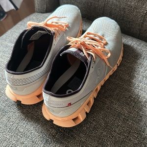 Cloud X Womens size 10